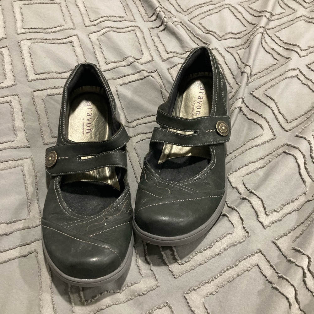 ARAVON (by new balance) Mary Jane shoes size 9